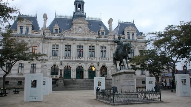 L'association Villes de France, qui réunit les élus de plus de 600 villes, appelle à assouplir le statut de la fonction publique territoriale pour favoriser une meilleure gestion des personnels dans un contexte budgétaire serré.