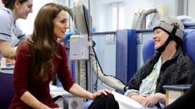 La princesse Kate Middleton en compagnie d'une malade au  Royal Marsden Hospital le 14 janvier 2025.