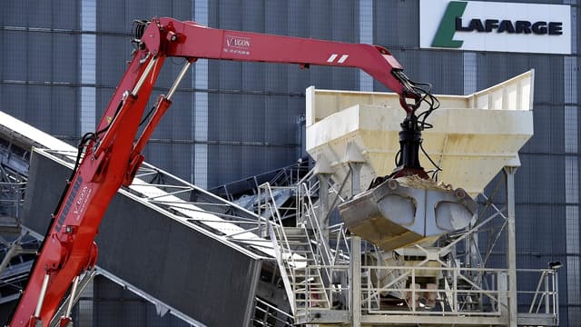 Le ministère de l'Économie dépose plainte contre Lafarge.