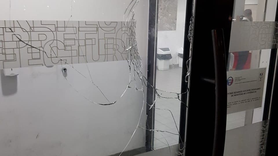 Photo de la porte du commissariat de Champigny-sur-Marne