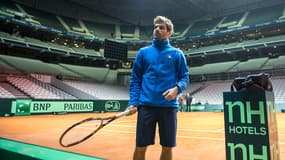 Arnaud Clément sur le court en terre battue du stade Pierre-Mauroy
