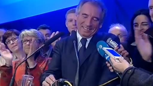 François Bayrou a été très ému par son bon score au premier tour de l'élection municipale à Pau.