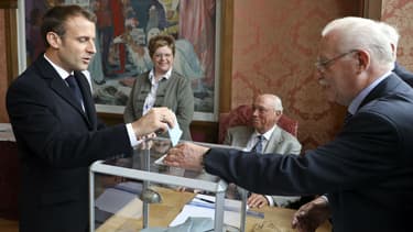 Emmanuel Macron vote au Touquet pour les européennes, le 26 mai 2019
