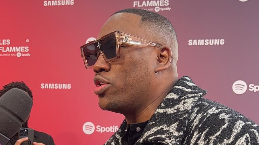 Mokobé sur le tapis rouge des Flammes, le 25 avril 2024