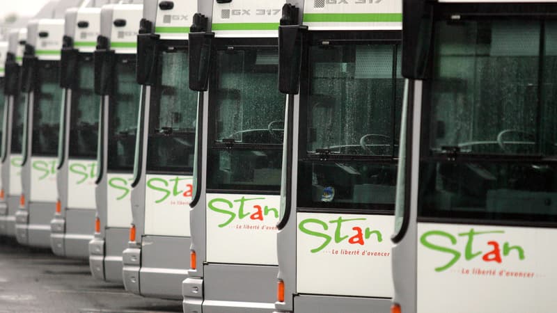 Des bus stationnés à Nancy, en 2005.