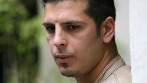 Nizar Sassi, l'un des deux ex-détenus français de Guantanamo qui réclament l'audition de l'ancien commandant de la base américaine, en mars 2006 à Paris