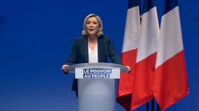 Marine Le Pen lors de son discours à la Maison de la mutualité à Paris, ce dimanche