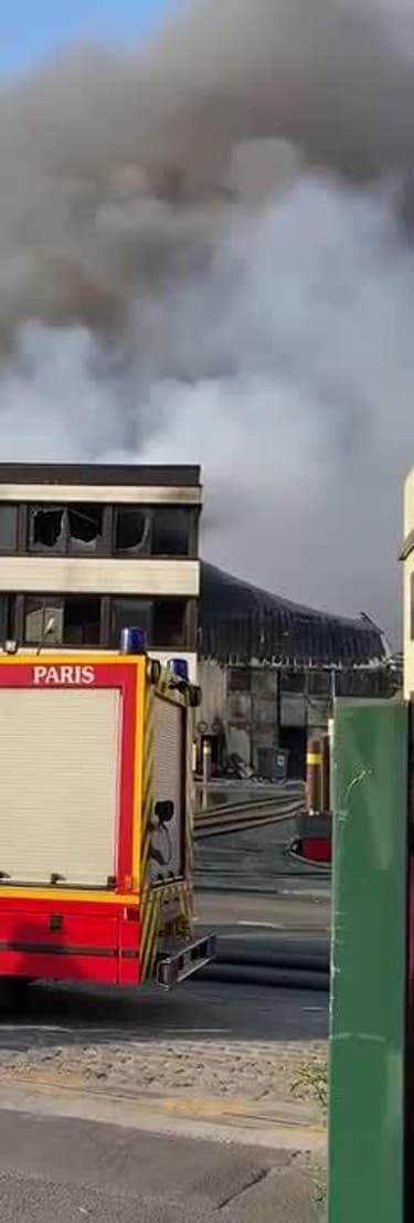 Aubervilliers : un entrepôt a pris feu - Témoins BFMTV