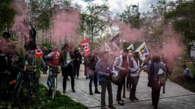 Des manifestants étaient présents devant l'Inspe, à Lyon, où devait se rendre Pap Ndiaye.