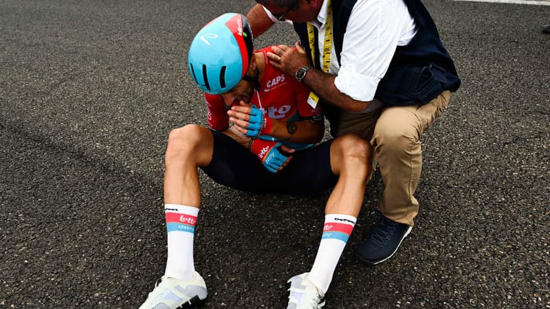 Jacopo Guarnieri à terre sur le Tour de France 2023, le 4 juillet 2023
