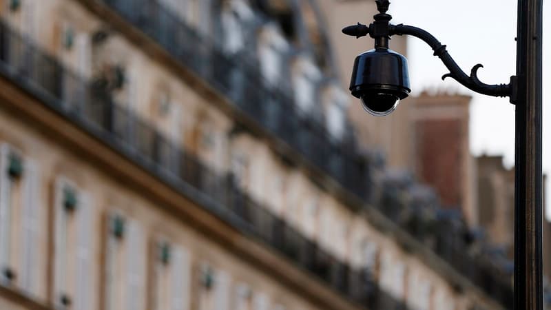 Une caméra de surveillance en plein Paris 