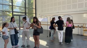 Au lycée Honoré Romane d’Embrun, les élèves de terminale sont venus découvrir les résultats du bac 2024.