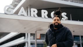 L'humoriste Fary, en promotion avant son spectacle au stade Roland Garros.