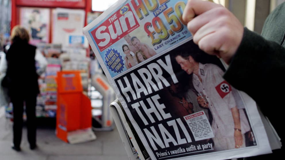 La presse tabloïd se délecte des dérapages du prince Harry. La presse tabloïd se délecte des dérapages du prince Harry.