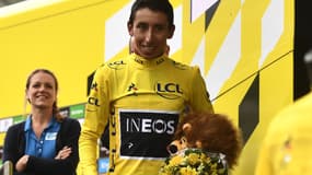 Egan Bernal avec le maillot jaune 