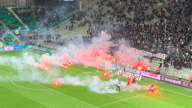 Des fumigènes dans le Chaudron