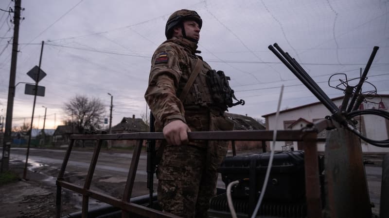 Guerre en Ukraine: Kiev congédie un officier qui avait laissé des soldats engagés sur le front sans nourriture ni eau
