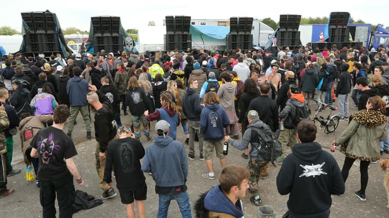 8.000 personnes rassemblées pour la 25ème édition du Teknival festival sur l'ancienne base militaire de l'Otan de Marigny, le 28 avril 2018