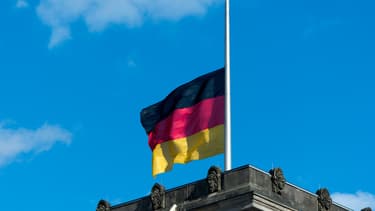 Le drapeau allemand sur le toit du Reichstag à Belin le 16 juin 2017.