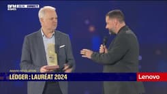 Lauréat du prix de la révélation de ces 20 dernières années : Éric Lallier, président de Lenovo, remet le prix à Pascal Gauthier, président-directeur général de Ledger