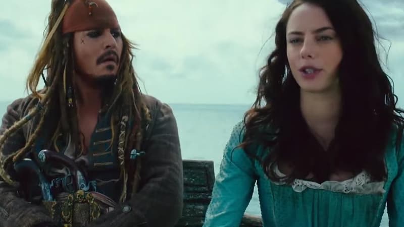 Johnny Depp et Carina Smyth dans Pirates des Caraïbes - La vengeance de Salazar.