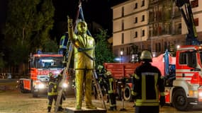 La statue a été enlevée par la mairie après avoir déclenché une vive polémique