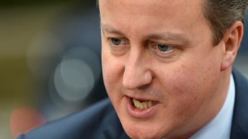 David Cameron parle aux médias en arrivant au Conseil européen à Bruxelles le 17 décembre 2015
