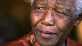 L'ancien président sud-africain Nelson Mandela a été hospitalisé samedi matin en raison d'une nouvelle infection pulmonaire et se trouve dans un état "grave mais stable". /Photo d'archives/REUTERS/Mike Hutchings