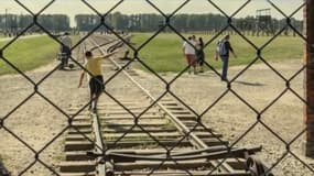 Le mémorial d'Auschwitz appelle les visiteurs à la "décence numérique"