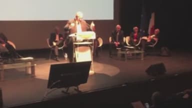 Le député du Loir-et-Cher a poussé la chansonnette pendant un meeting du Nouveau Centre.