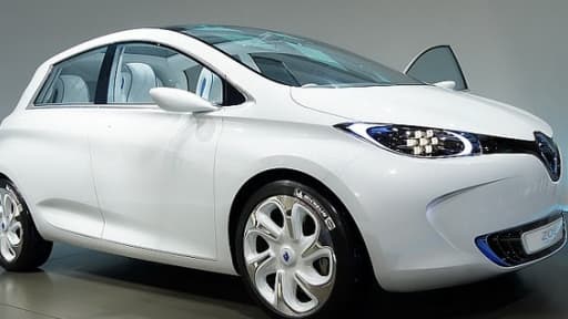 La Renault Zoé sera bientôt disponible chez les concessionnaires, mais la question du chargement de la voiture électrique reste ouverte.