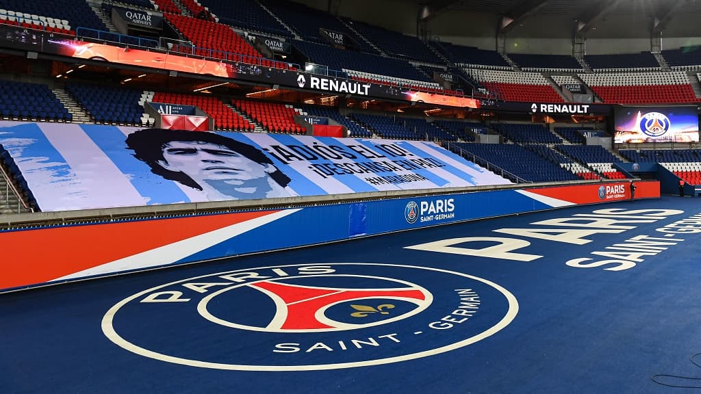 La banderole en hommage à Maradona au Parc
