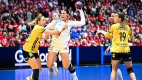 Laura Flippes lors de la demi-finale du championnat du monde de handball entre la France et la Suède, 15 décembre 2023