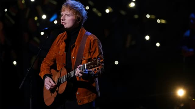 Le compositeur interprète Ed Sheeran à l'Alexandra Palace à Londres le 17 octobre 2021