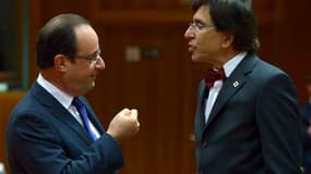 François Hollande avec le Premier ministre belge Elio Di Rupo. La France entend revoir les conventions fiscales avec les Etats membres de l'Union européenne, dont la Belgique, pour éviter l'exil des Français vers des cieux plus cléments. /Photo prise le 1