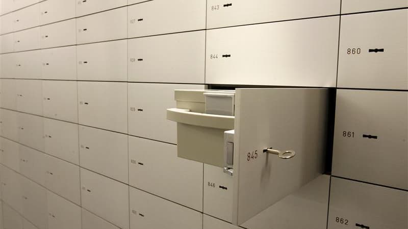 Les actifs financiers détenus par des particuliers et leurs familles et dissimulés dans des paradis fiscaux atteignent entre 21.000 et 32.000 milliards de dollars (entre 17.000 et 25.500 milliards d'euros) selon une étude publiée dimanche par le groupe de