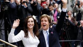 L'ancien Beatle Paul McCartney a épousé dimanche en troisièmes noces l'Américaine Nancy Shevell, dans la mairie londonienne où il avait épousé sa première femme, Linda, en 1969. /Photo prise le 8 octobre 2011/REUTERS/Luke MacGregor