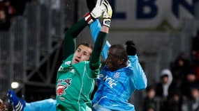 David Ospina ici à la lutte avec Diawara (Marseille)