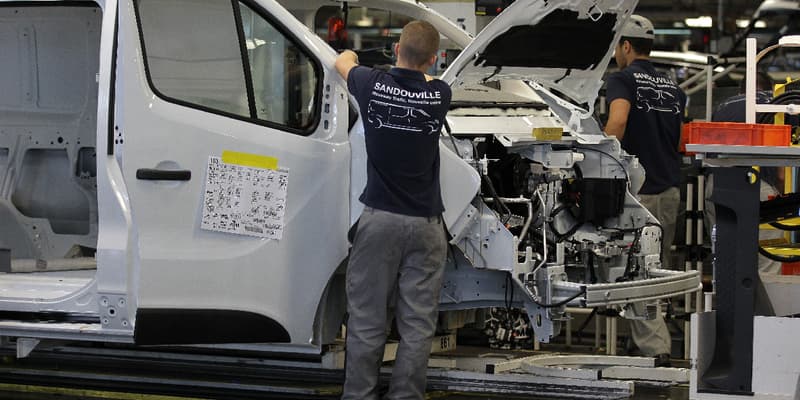 L'usine Renault de Sandouville est affectée à la production de véhicules utilitaires. 