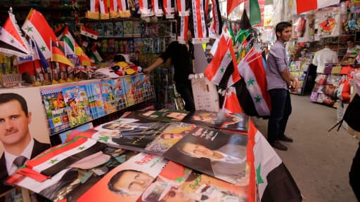 Des affiches à l'effigie du président syrien Bachar al-Assad, candidat à sa réélection, le 1er juin sur un marché de Damas.