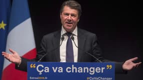 Christian Estrosi, jeudi 3 décembre, en meeting à Marseille avant le premier tour des Régionales, dimanche.