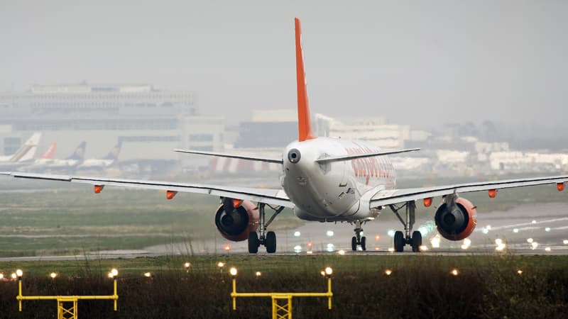 Un avion sur une piste de Gatwick. (photo d'illustration)