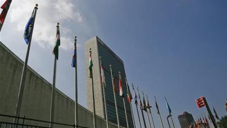 Le siège des Nations Unies à New York. Le service de sécurité des Nations unies a remis à la police new-yorkaise un journaliste accrédité à l'Onu et travaillant pour une télévision iranienne après avoir trouvé une arme de scène dans ses affaires. /Photo d