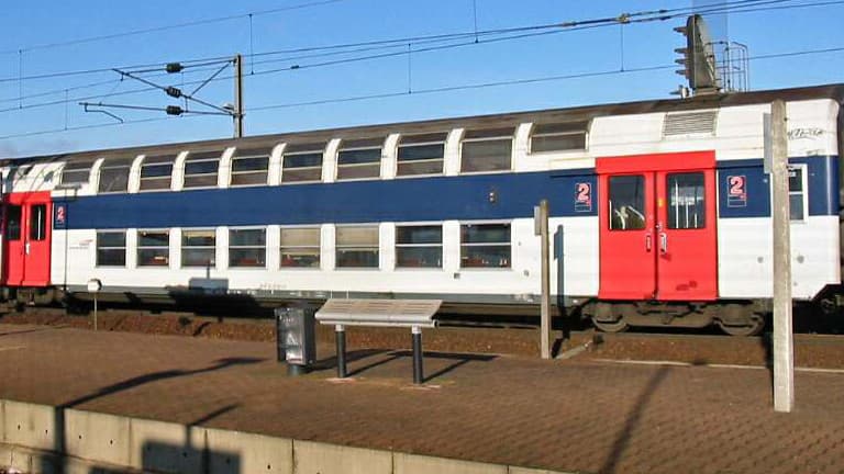 Un train de banlieue du réseau Transilien Paris Saint-Lazare.