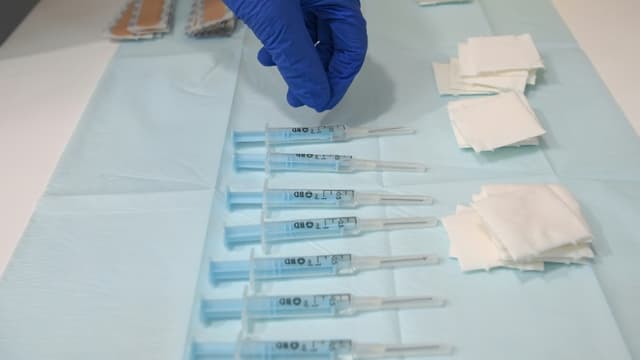 Seringues contenant du vaccin AstraZeneca à Barcelone, le 26 avril 2021