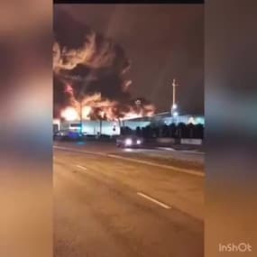 De nombreuses explosions entendues alors que l'usine Lubrizol de Rouen est en proie aux flammes - Témoins BFMTV