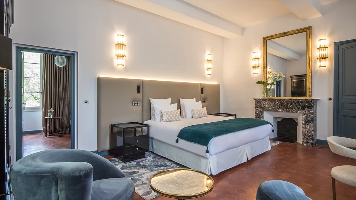 Chacune des chambres possède une décoration personnalisée.