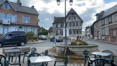 L'émotion à Blangy-le-Château, en Normandie, village d'où état originaire l'un des deux agents tués dans l'Eure le mardi 14 mai 2024.