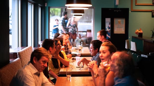 Random Lunch veut mettre à profit l'heure du déjeuner pour que les salariés aient l'occasion d'apprendre à se connaitre dans un cadre informel.