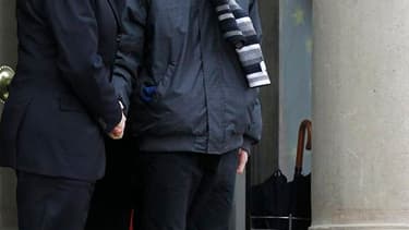 Nicolas Sarkozy a reçu mercredi, au palais de l'Elysée à Paris, le jeune soldat franco-israélien Gilat Shalit, libéré en octobre dernier après plus de cinq ans de détention dans la Bande de Gaza, et ses parents. /Photo prise le 8 février 2012/REUTERS/Gonz